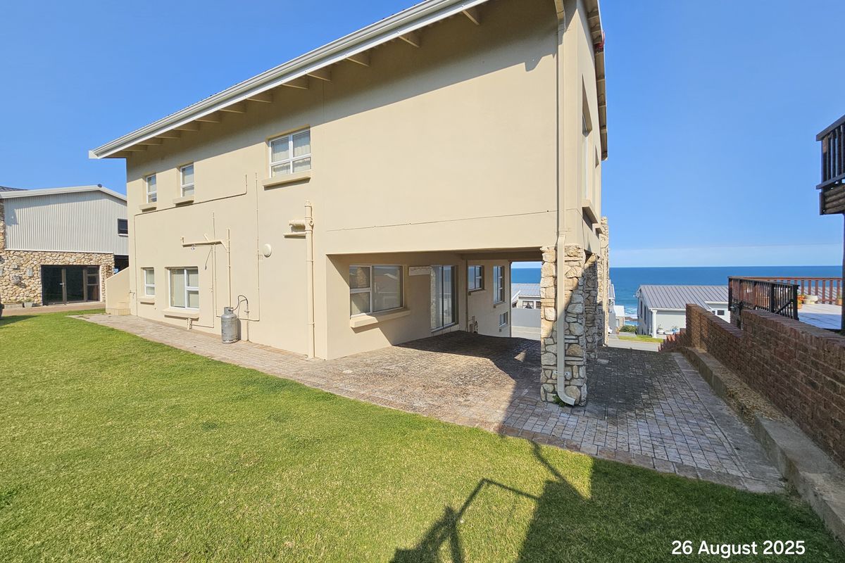 6 Bedroom House in Jongensfontein - Photo 2
