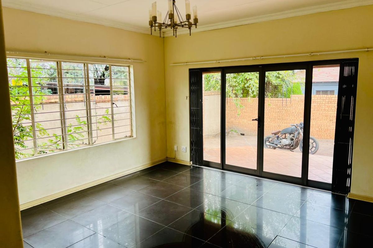 Stunning House to Let - Photo 3