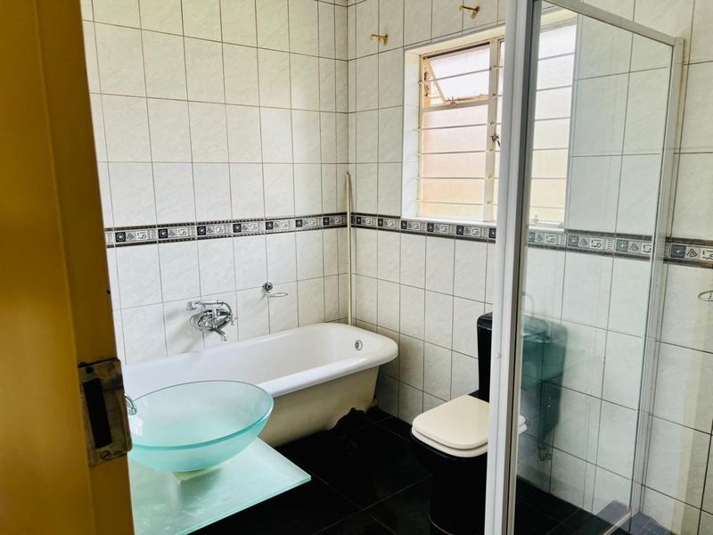 Stunning House to Let - Photo 9