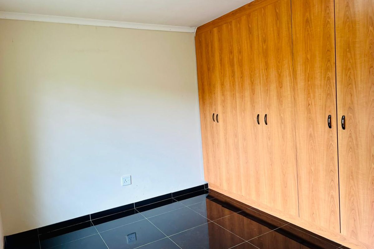 Stunning House to Let - Photo 4