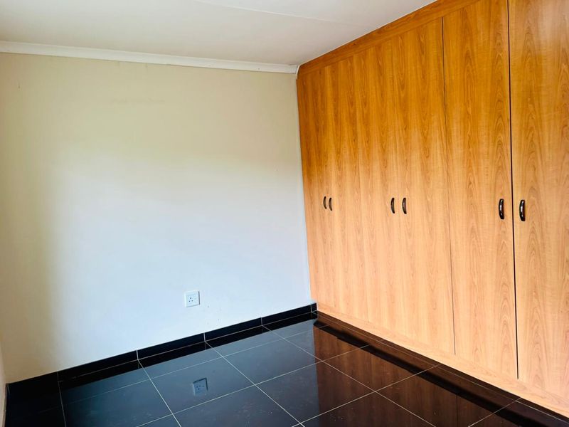 Stunning House to Let - Photo 4