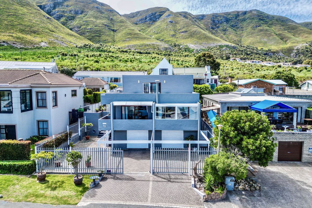 Elevated ocean & mountain views with dual-living potential in Onrus cul-de-sac. - Photo 2