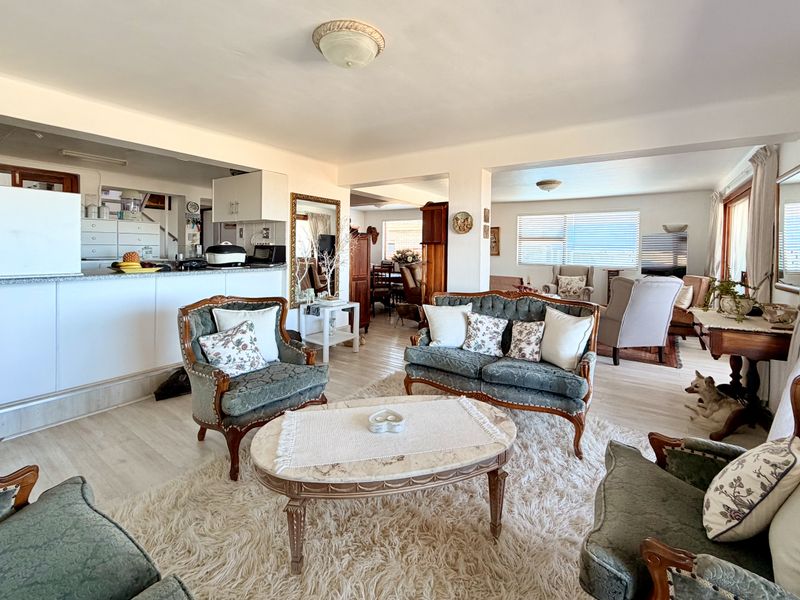 Elevated ocean & mountain views with dual-living potential in Onrus cul-de-sac. - Photo 8