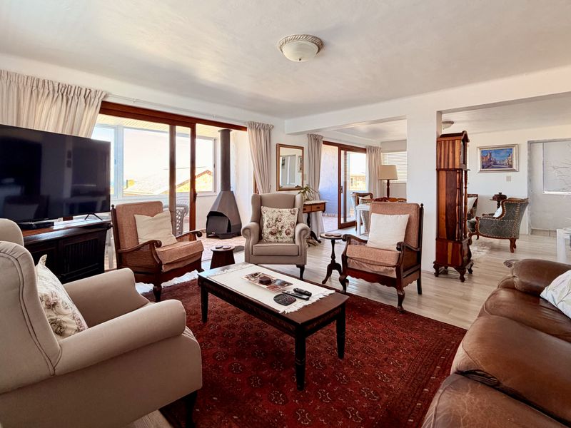 Elevated ocean & mountain views with dual-living potential in Onrus cul-de-sac. - Photo 9