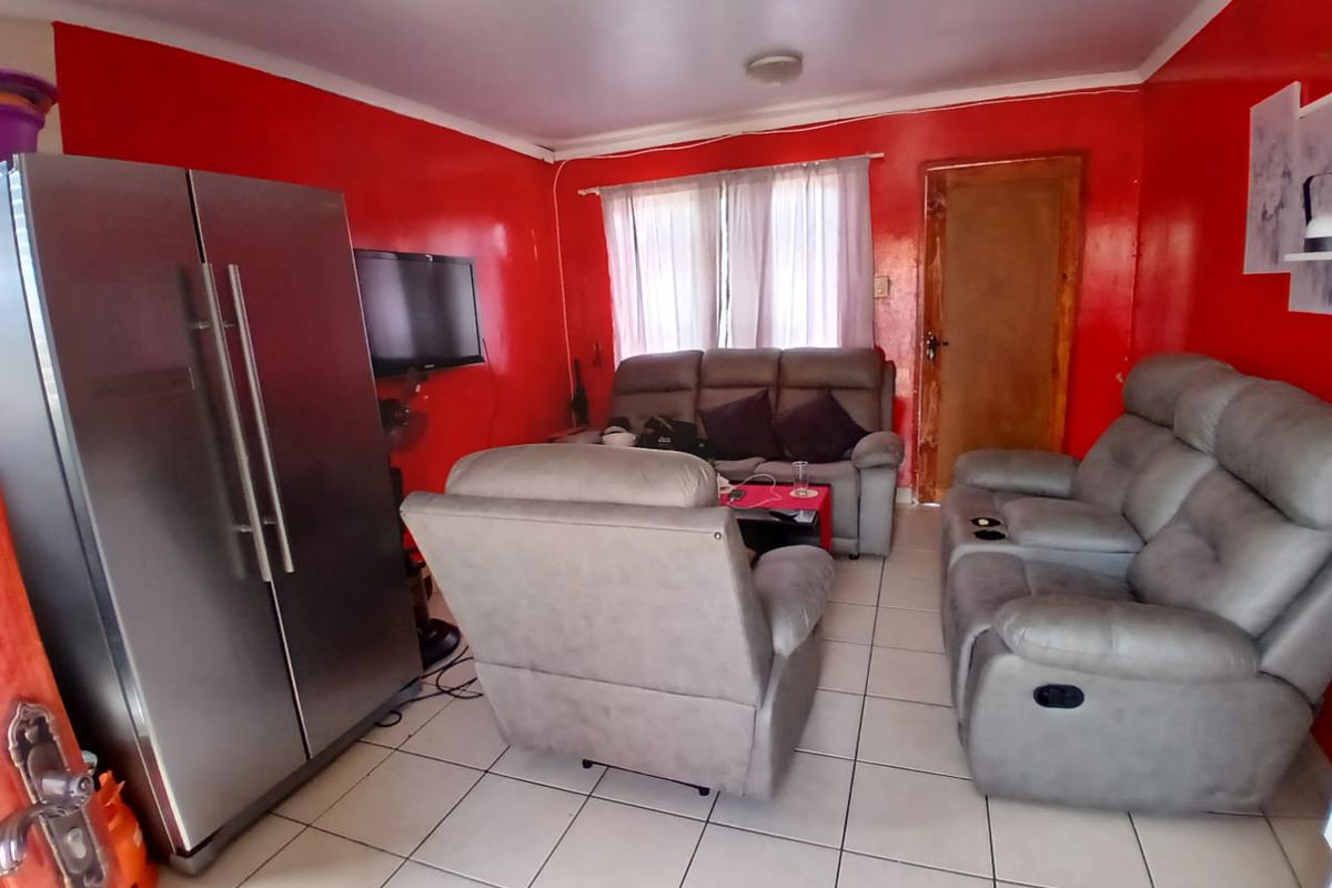 Three Bedroom House for Sale in Seraleng - Photo 5