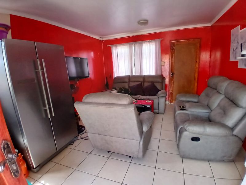 Three Bedroom House for Sale in Seraleng - Photo 5