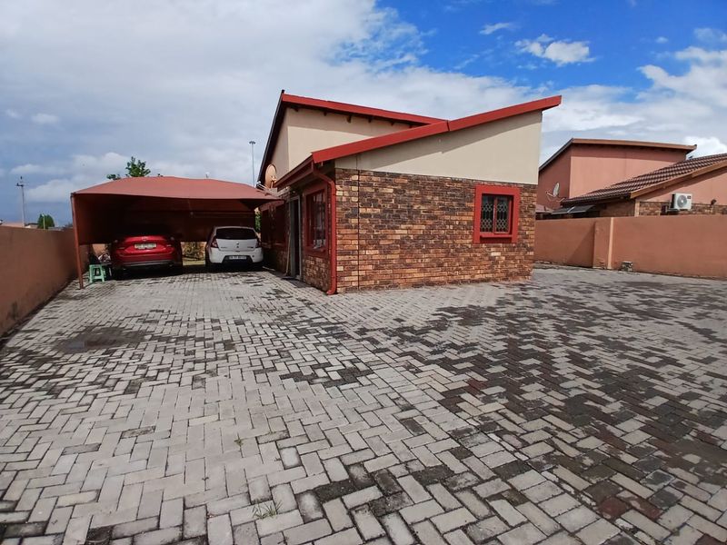 Three Bedroom House for Sale in Seraleng - Photo 1