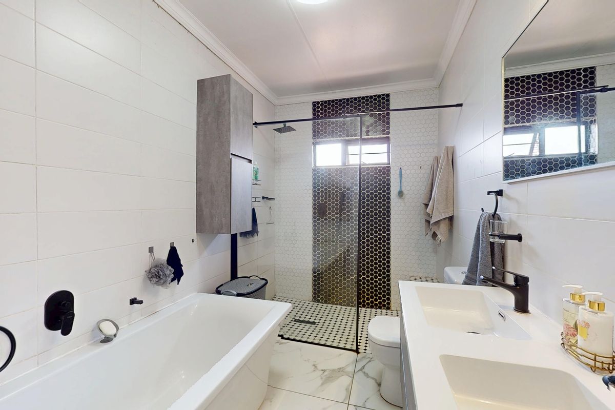 Family Living at Its Finest in Klippoortje Germiston – With Flatlet Starting to Bid from R1 500 000 - Photo 4