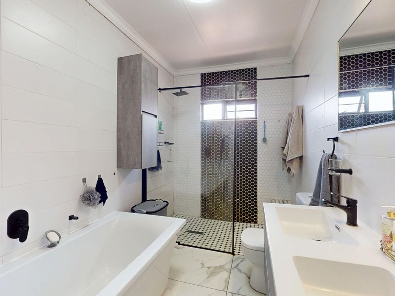 Family Living at Its Finest in Klippoortje Germiston – With Flatlet Starting to Bid from R1 500 000 - Photo 4