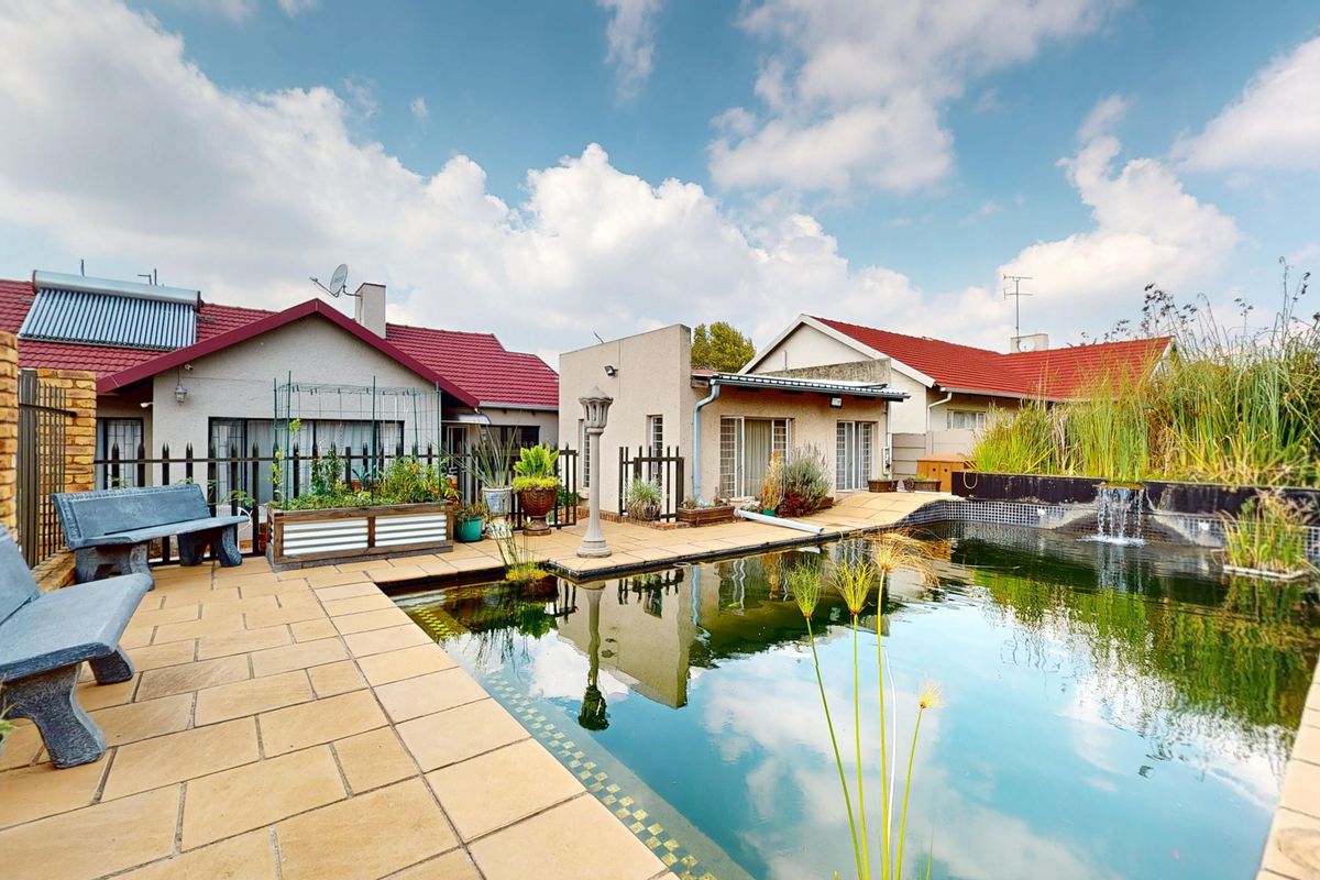 Family Living at Its Finest in Klippoortje Germiston – With Flatlet Starting to Bid from R1 500 000 - Photo 3