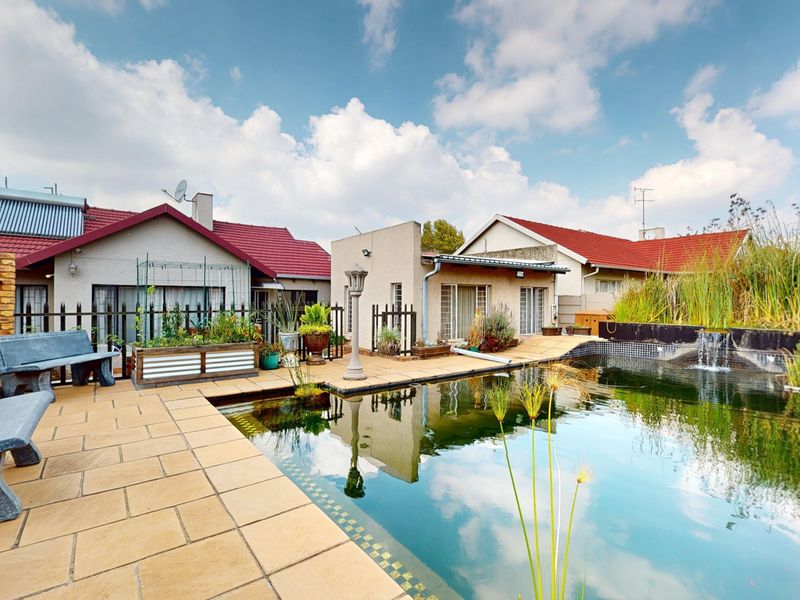 Family Living at Its Finest in Klippoortje Germiston – With Flatlet Starting to Bid from R1 500 000 - Photo 3