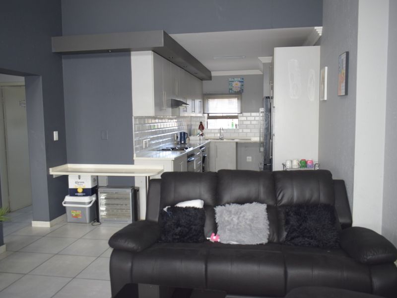 Modern 2 bedrooms and 2 bathrooms for sale in Jansen Park - Photo 10