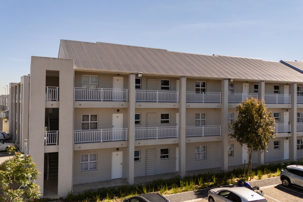 2-Bedroom Apartments in Papegaaiberg Complex! - Photo 2