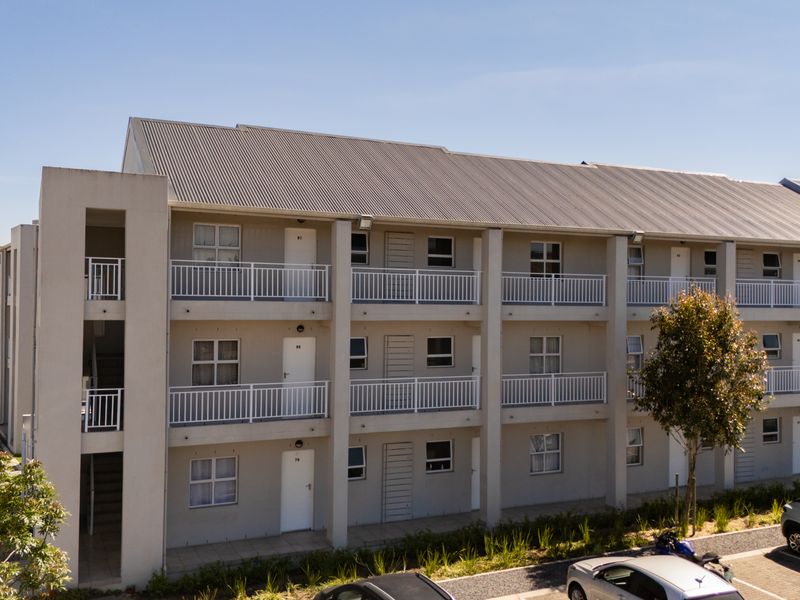 2-Bedroom Apartments in Papegaaiberg Complex! - Photo 2