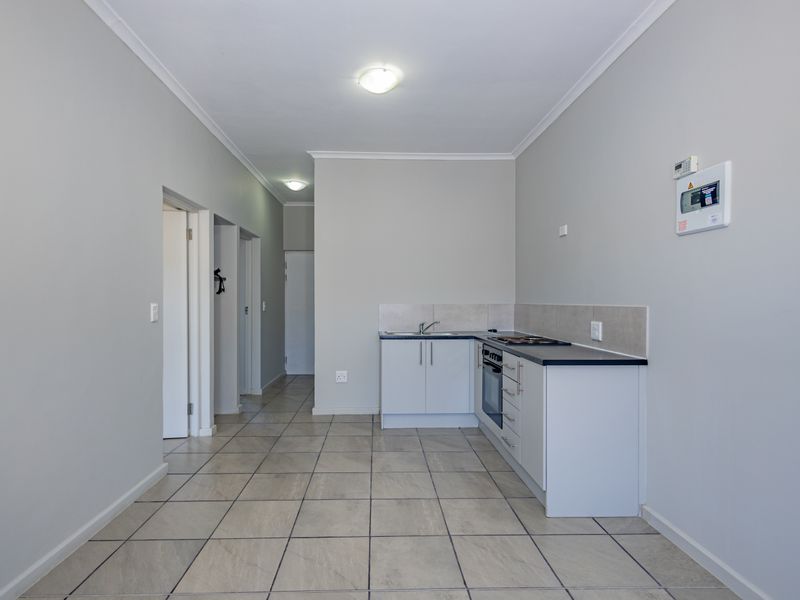 2-Bedroom Apartments in Papegaaiberg Complex! - Photo 3