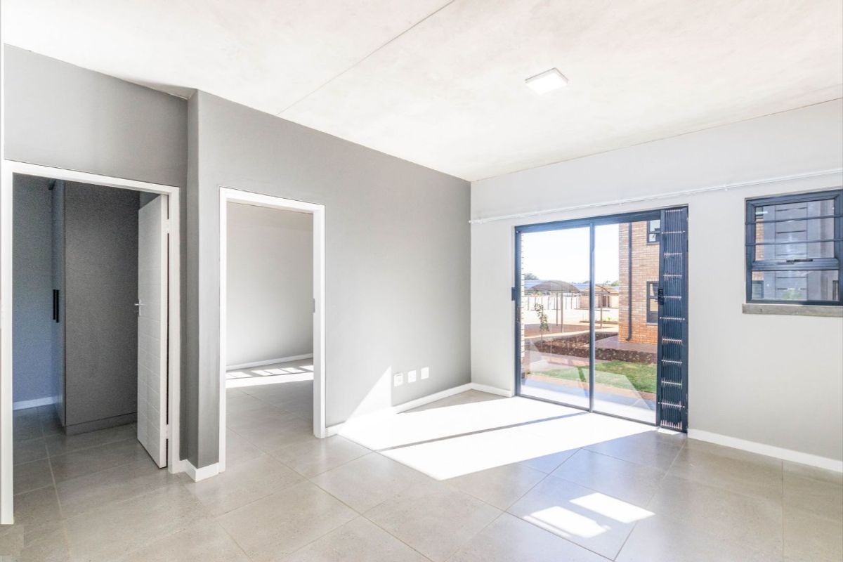 59 m2 Ground-Floor Apartment | Save Up to R100,000 on Transfer Costs + Reduced Levies - Photo 2