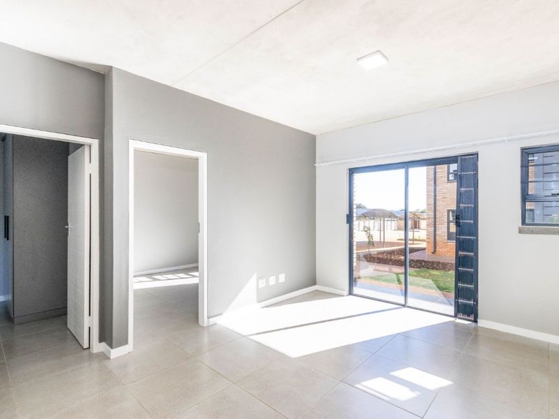 59 m2 Ground-Floor Apartment | Save Up to R100,000 on Transfer Costs + Reduced Levies - Photo 2