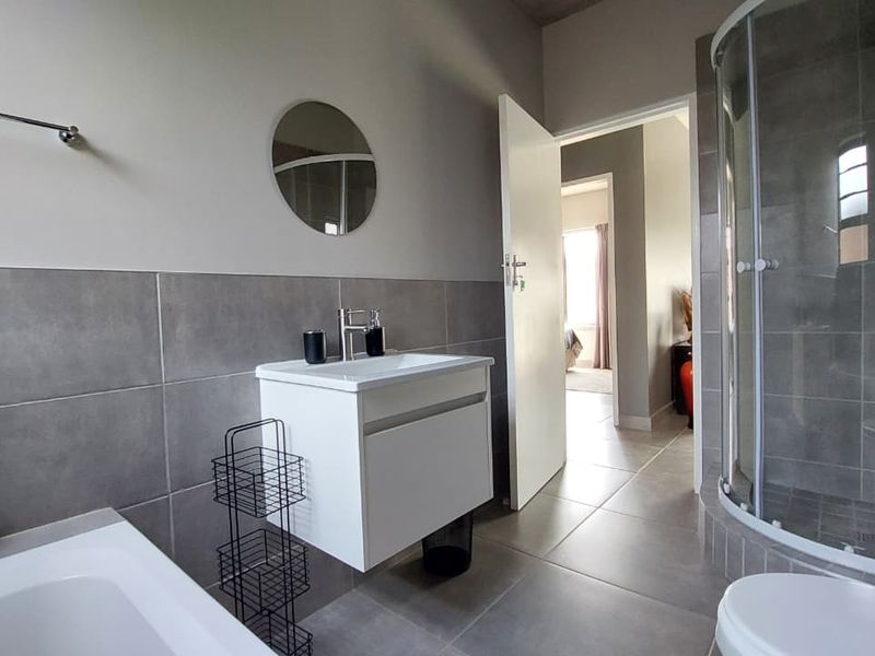 59 m2 Ground-Floor Apartment | Save Up to R100,000 on Transfer Costs + Reduced Levies - Photo 6
