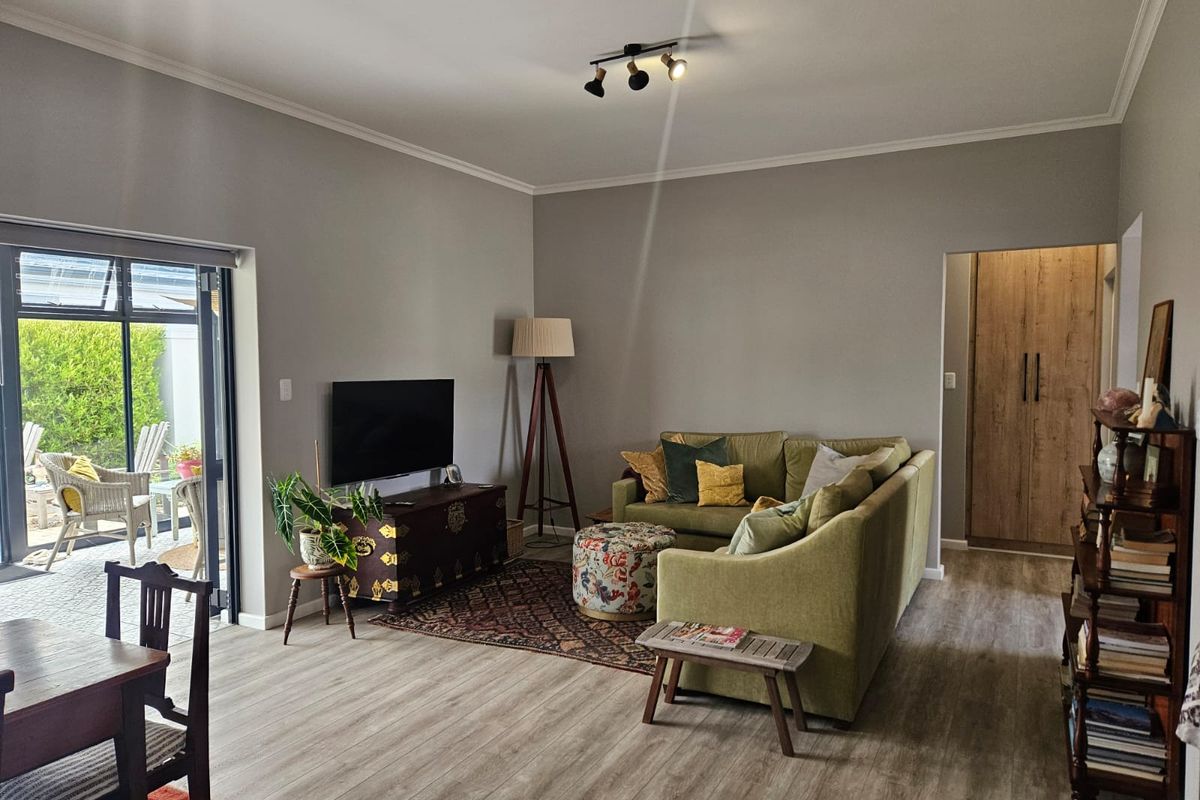 Elegant Coastal Living in the Sought-After Harbour Area – Perfect for Senior Buyers - Photo 3