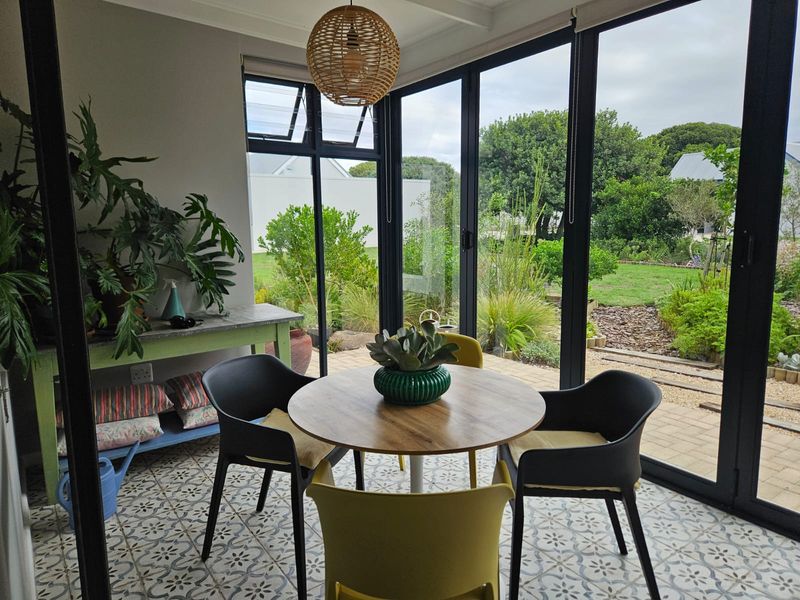 Elegant Coastal Living in the Sought-After Harbour Area – Perfect for Senior Buyers - Photo 10