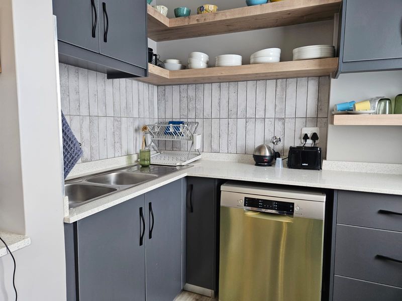 Elegant Coastal Living in the Sought-After Harbour Area – Perfect for Senior Buyers - Photo 7