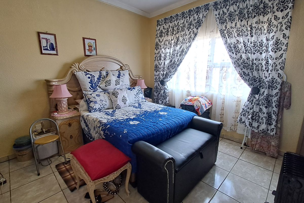 Perfect Lock-Up-and-Go: Ground Floor Apartment with Double Carport - Photo 4