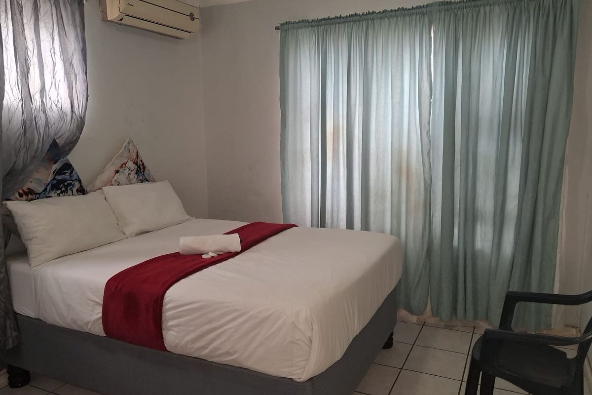 Unit 8 - Fully Furnished one bedroom Apartment in Exclusive Gonubie North Establishment - Photo 4