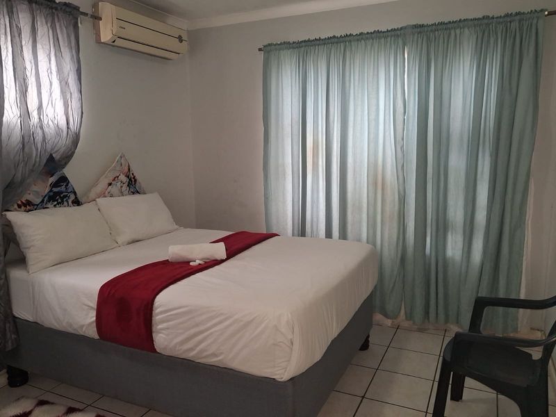 Unit 8 - Fully Furnished one bedroom Apartment in Exclusive Gonubie North Establishment - Photo 4