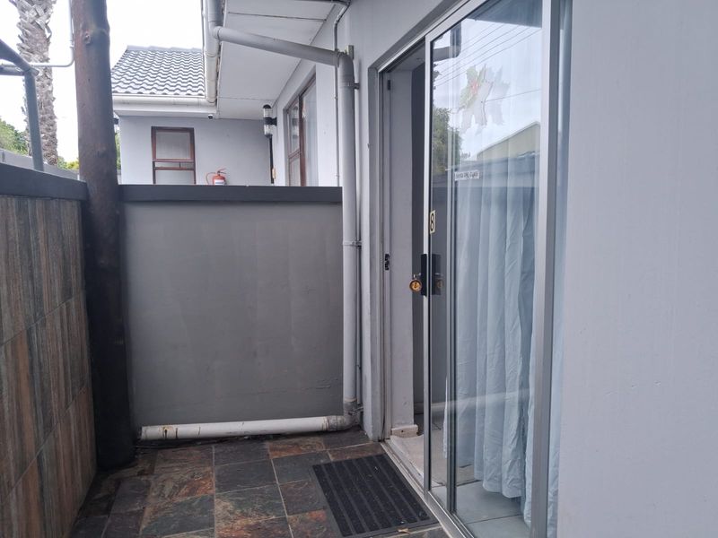 Unit 8 - Fully Furnished one bedroom Apartment in Exclusive Gonubie North Establishment - Photo 10