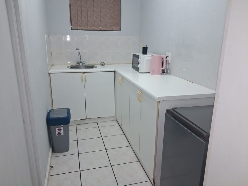 Unit 8 - Fully Furnished one bedroom Apartment in Exclusive Gonubie North Establishment - Photo 9