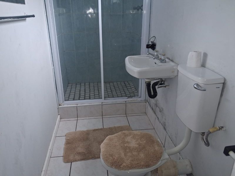 Unit 8 - Fully Furnished one bedroom Apartment in Exclusive Gonubie North Establishment - Photo 8