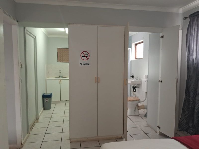 Unit 8 - Fully Furnished one bedroom Apartment in Exclusive Gonubie North Establishment - Photo 6