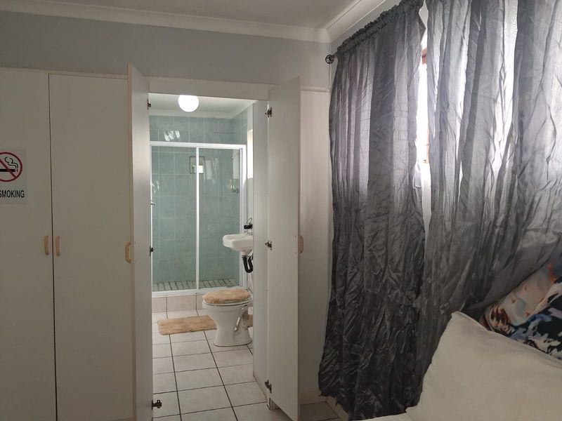 Unit 8 - Fully Furnished one bedroom Apartment in Exclusive Gonubie North Establishment - Photo 7