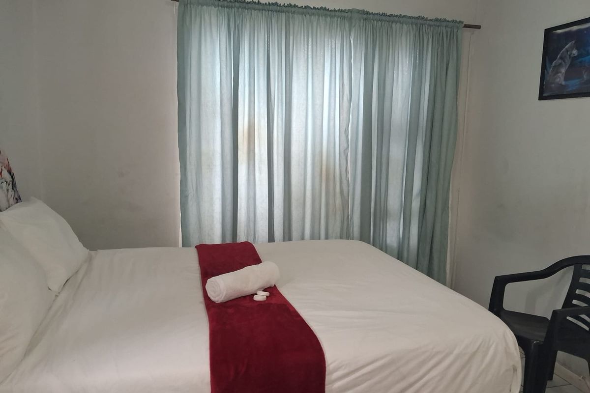 Unit 8 - Fully Furnished one bedroom Apartment in Exclusive Gonubie North Establishment - Photo 5