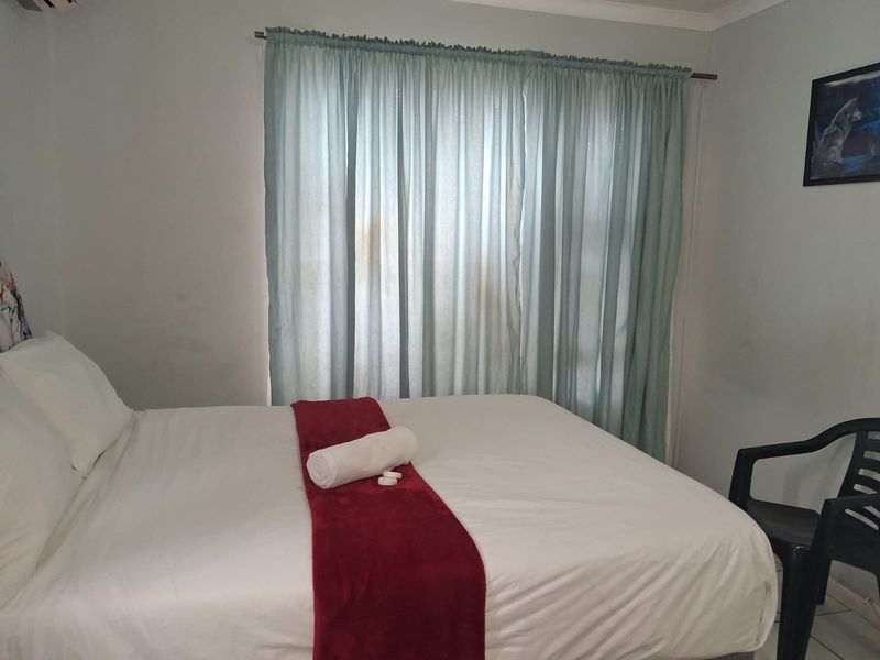 Unit 8 - Fully Furnished one bedroom Apartment in Exclusive Gonubie North Establishment - Photo 5