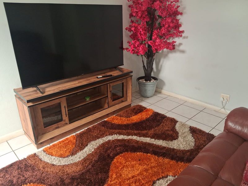 Unit 8 - Fully Furnished one bedroom Apartment in Exclusive Gonubie North Establishment - Photo 2