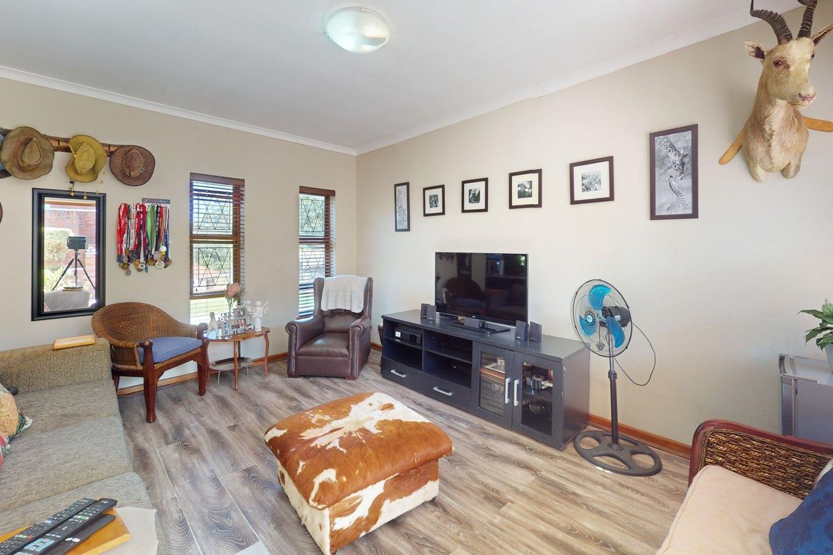 2 Bedroom Townhouse in Crestview Villas - Photo 4