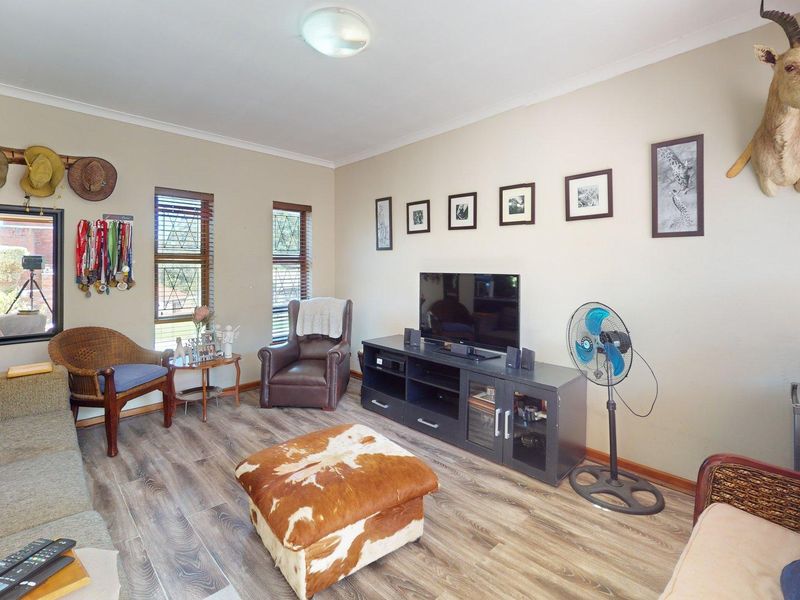 2 Bedroom Townhouse in Crestview Villas - Photo 4