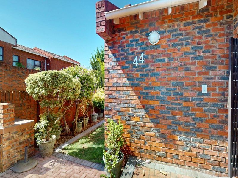 2 Bedroom Townhouse in Crestview Villas - Photo 10