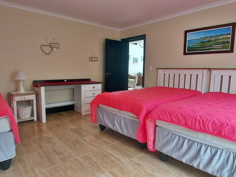 Spacious Coastal Retreat - Photo 8