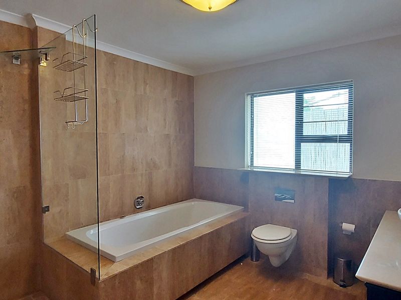 Spacious Coastal Retreat - Photo 6