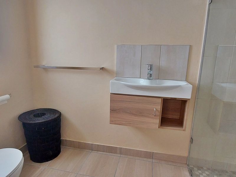 Spacious Coastal Retreat - Photo 5