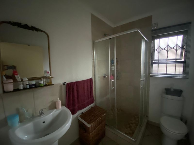 Stunning 3-bedroom cluster for sale in Vanderbijlpark CE 3, perfect for family living and comfort! - Photo 9