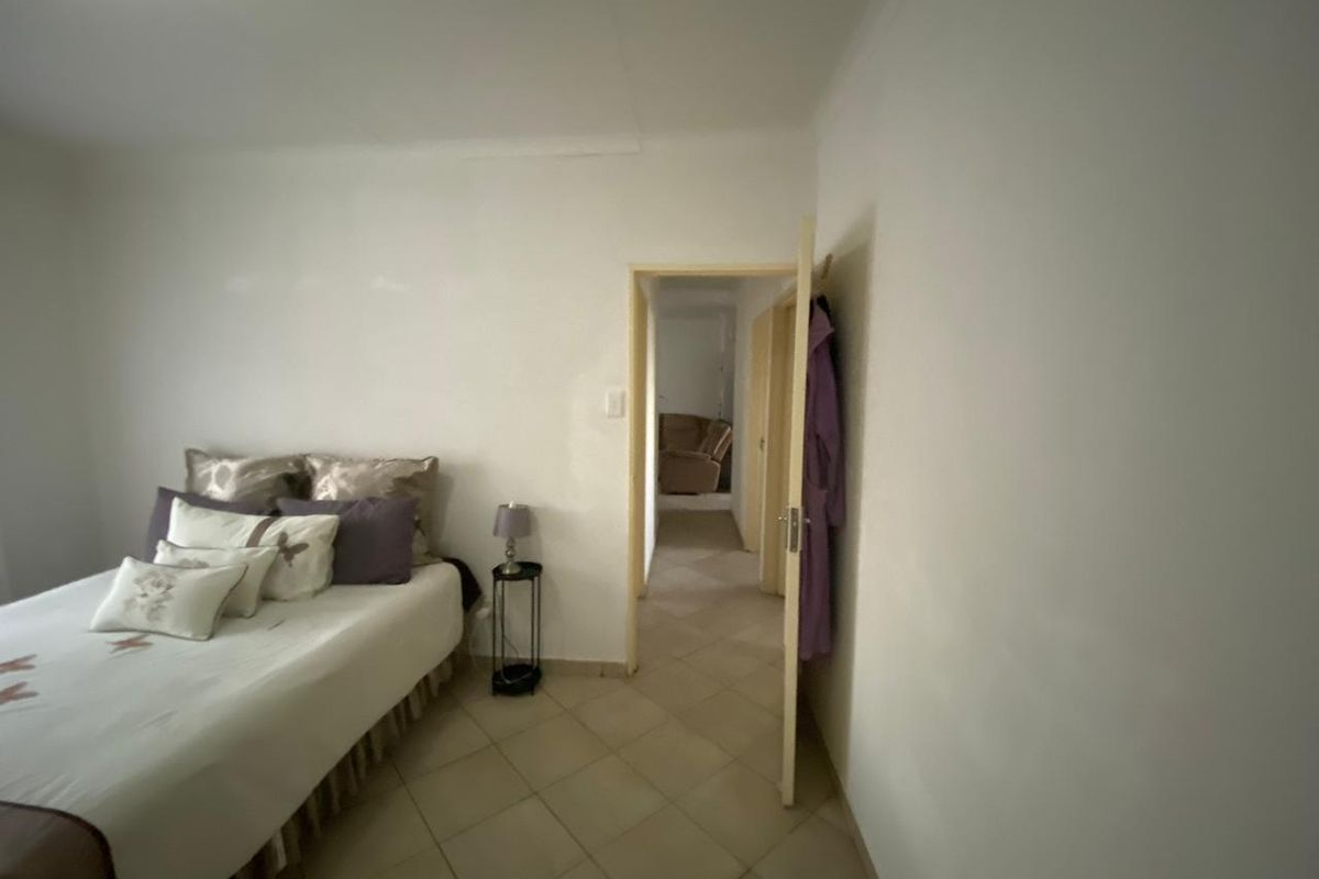 Stunning 3-bedroom cluster for sale in Vanderbijlpark CE 3, perfect for family living and comfort! - Photo 3