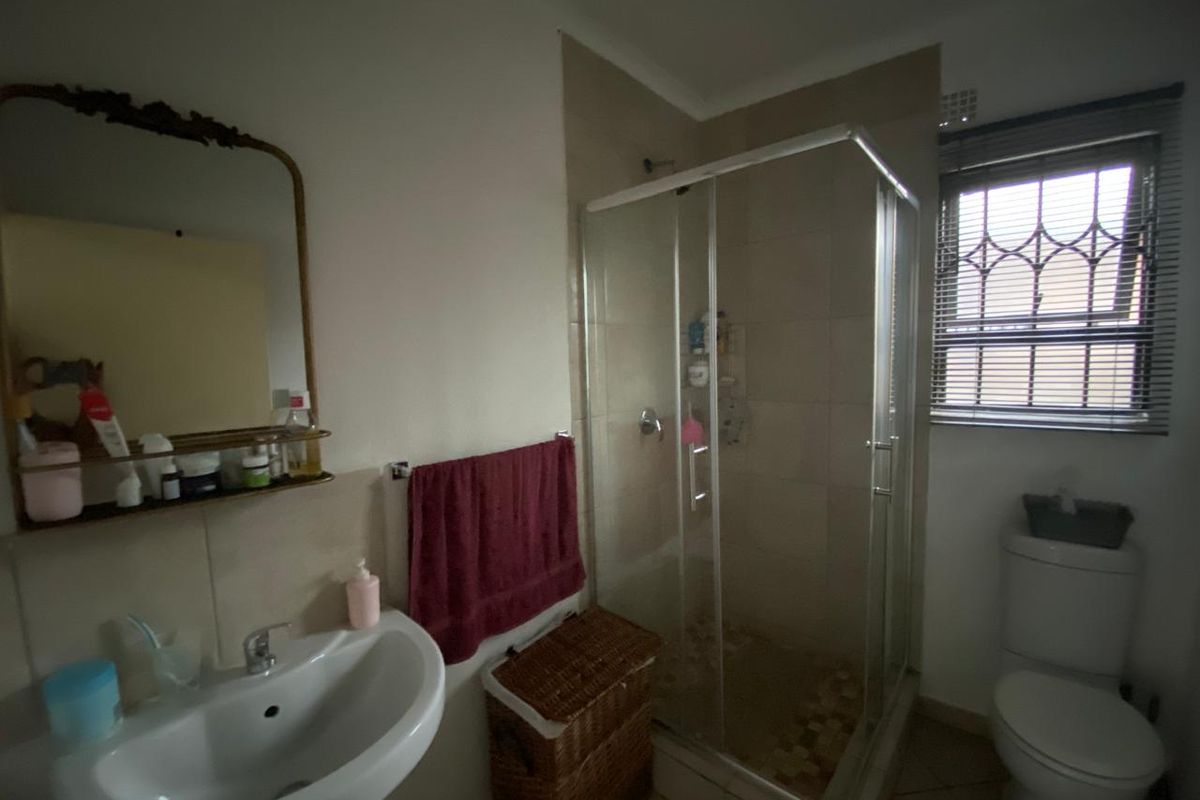 Stunning 3-bedroom cluster for sale in Vanderbijlpark CE 3, perfect for family living and comfort! - Photo 4