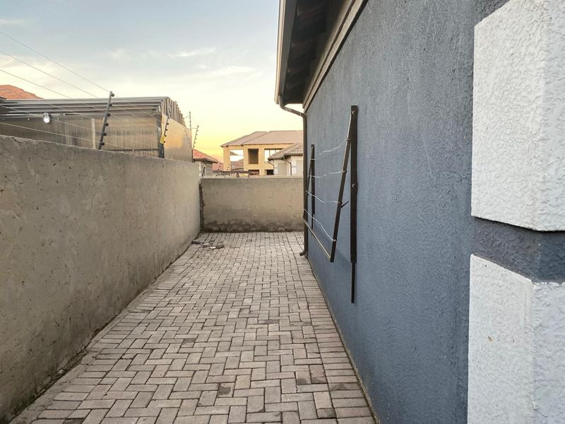 Stunning 3-bedroom cluster for sale in Vanderbijlpark CE 3, perfect for family living and comfort! - Photo 8