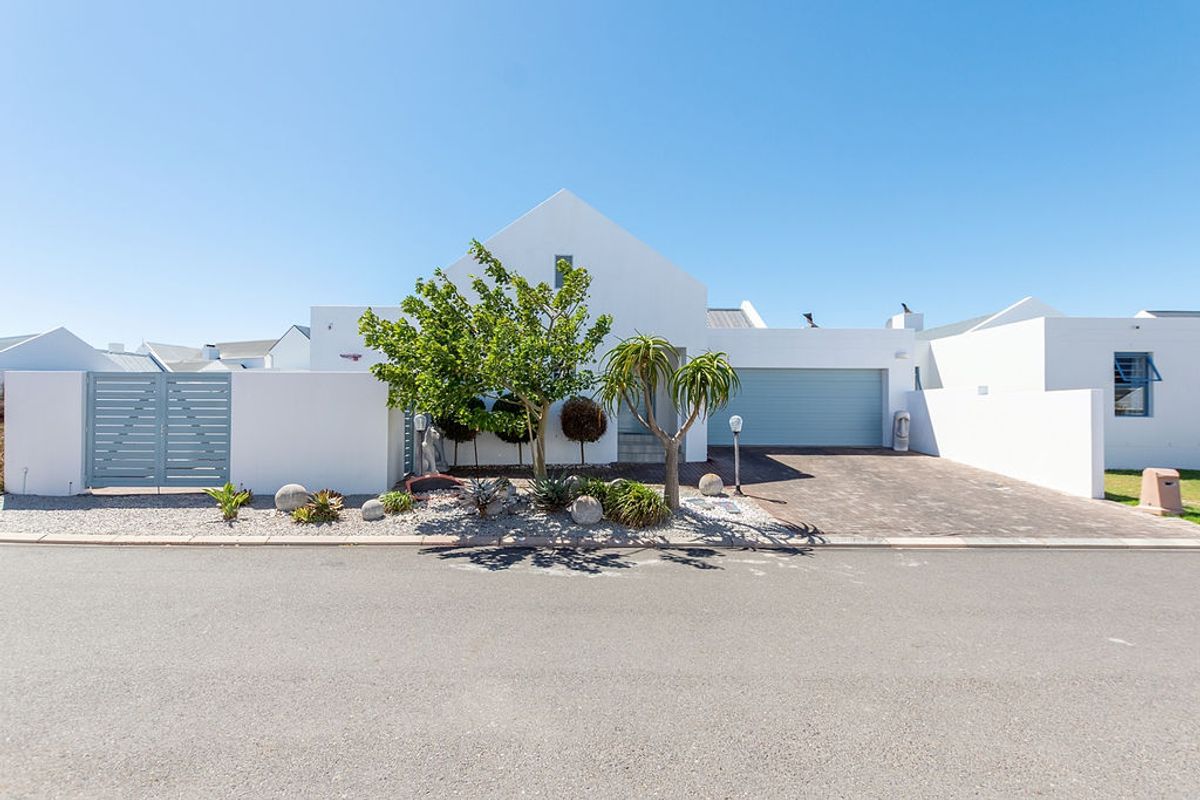 Manicured low maintenance 3 bedroom home in Blue Lagoon Security Estate Langebaan - Photo 2