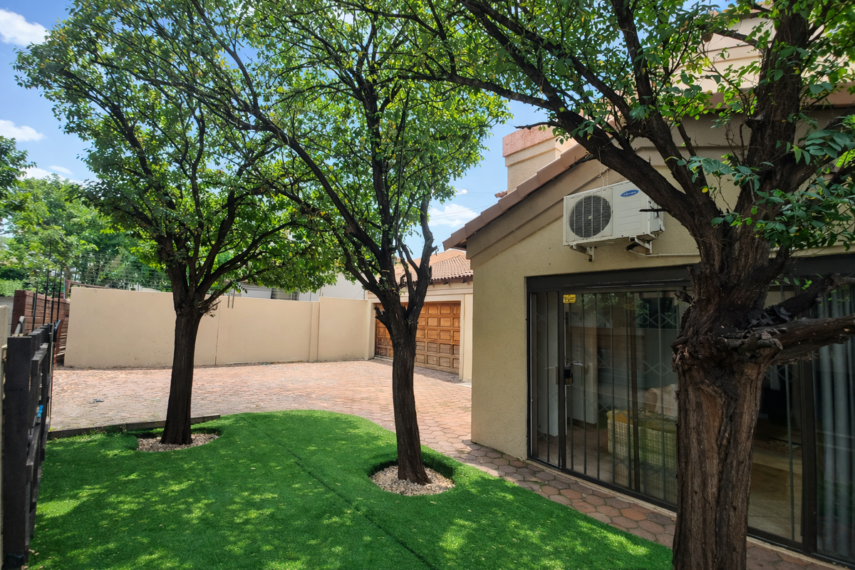 Solid Home with Space for the Whole Family - Photo 2