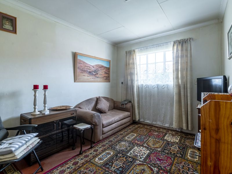 Well-Secured 2 Bedroom Townhouse in Protea Retirement Village – Die Wilgers - Photo 5