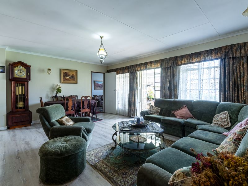 Well-Secured 2 Bedroom Townhouse in Protea Retirement Village – Die Wilgers - Photo 4